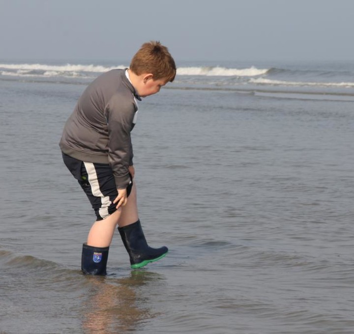 Groepsaccommodatie 't Noorderlicht kind met laarzen